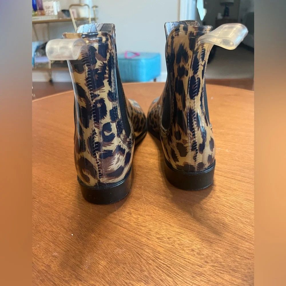 Sleek Brown and Black Ankle Boots with Leopard Print - Picture 4 of 7